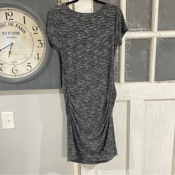 Liz Lange Maternity Side Ruched Dress- Size M - Picture 5 of 6